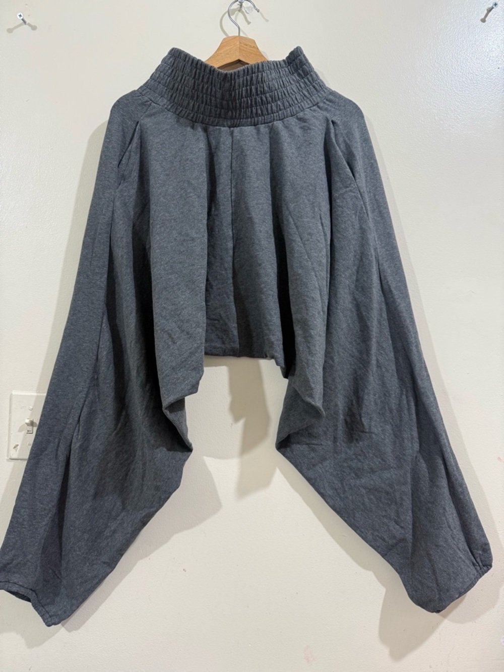 LABIJOU Smocked-Waist Wide-Leg Cropped Pants in Charcoal Gray